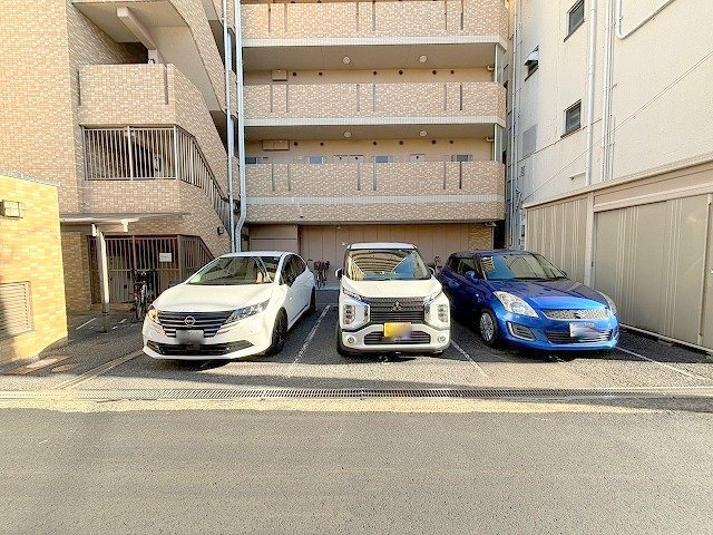 シャインビュー淡路の駐車場