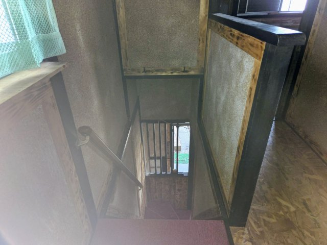 ～高台の開放感と眺望を楽しめる2階建て住まい～ B棟 兵庫県神戸市垂水区潮見が丘１丁目のその他共用部分|手すりが設置されている階段