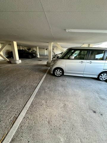 コボリマンション夙川老松台の駐車場