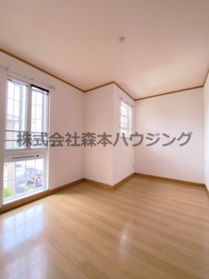 【洋室】 | 　エクセルハイム | 明るい洋室です