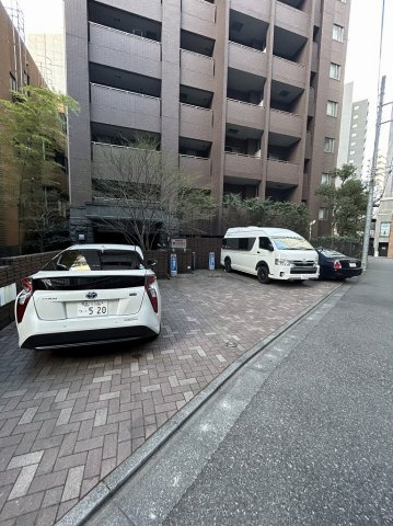 レグノ・フォルテ二番町の駐車場