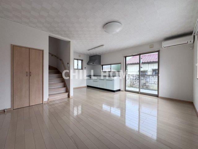 中居貸戸建の居間・リビング|当社、チルホームのHPもご覧ください(^^)/物件情報多数♪
