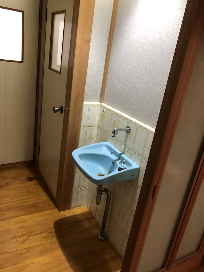 南大沢貸家（物置付き事務所）の洗面所