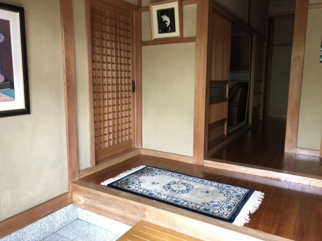 南大沢貸家（物置付き事務所）の玄関