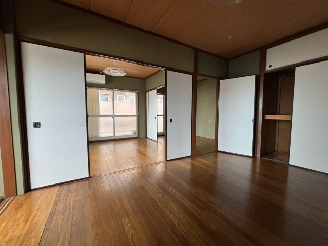 朝日ビルの居間・リビング