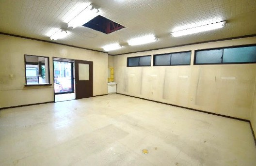 鳩ヶ谷緑町店舗の内装