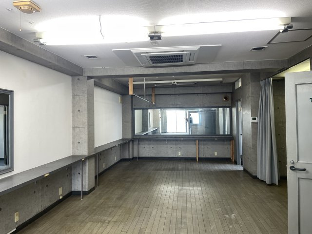 北野商店街　２階店舗事務所の内装