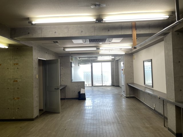 北野商店街　２階店舗事務所の内装