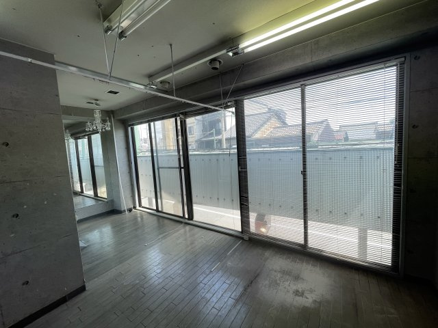 北野商店街　２階店舗事務所の内装