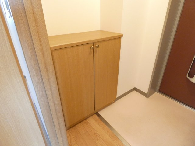あかつきニュータウンC棟の玄関
