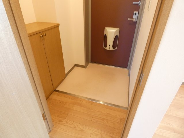 あかつきニュータウンC棟の玄関