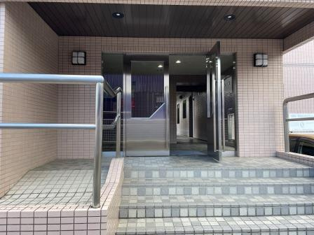 プランドール白幡のエントランス