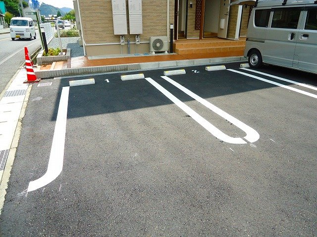 アンジュⅡの駐車場