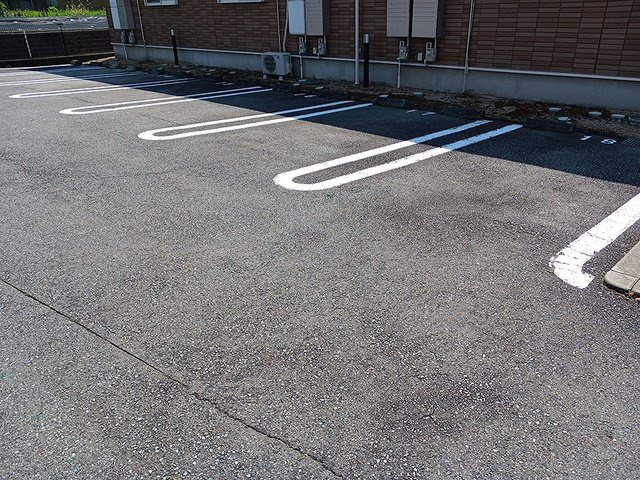 エクセルシアＣの駐車場