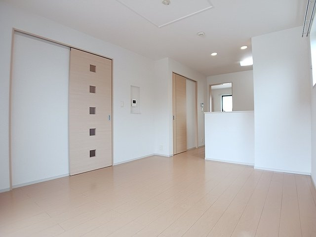 プロムナード弐番館の居間・リビング