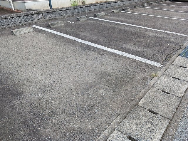 ブリーズの駐車場