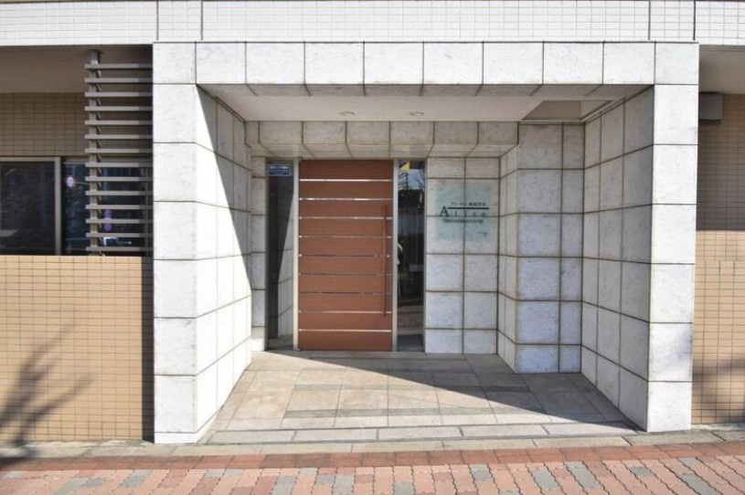 アリーチェ東高円寺のエントランス