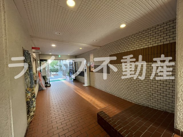シャルム小阪壱番館のロビー|毎日通るロビーはこのようになっています