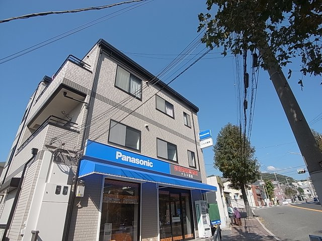 河上マンションの外観|綺麗なタイル貼りの外観