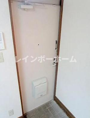 アヴェイラ朝霞の玄関