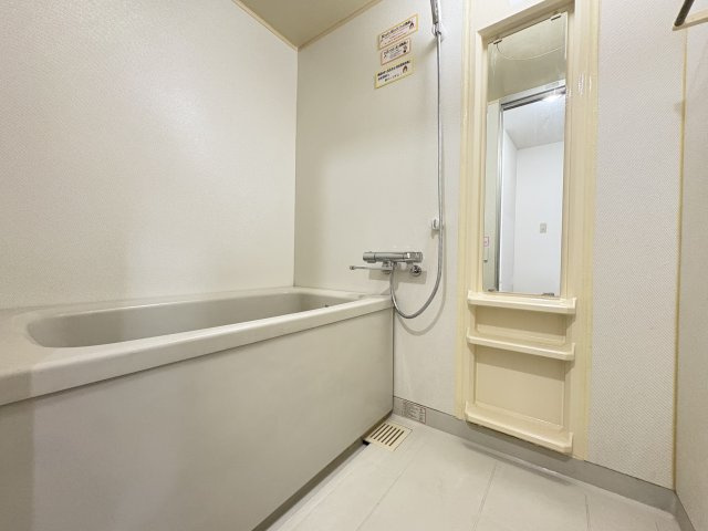 ホワイトキャッスル若松駅前の浴室|ゆったりとくつろげる浴室♪毎日の疲れを癒やす快適なバスタイムを楽しめます♪