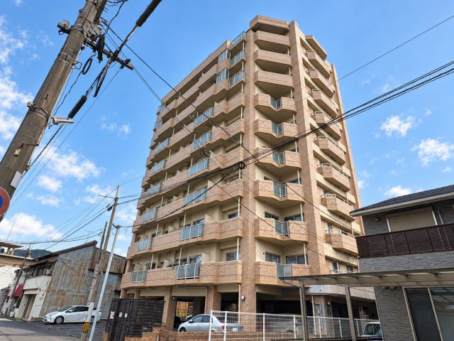 ホワイトキャッスル若松駅前の外観|落ち着いた雰囲気のマンション外観♪周囲の街並みに馴染む洗練された佇まいです♪