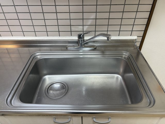 ホワイトキャッスル若松駅前のキッチン|使いやすいシンプルな水栓を採用♪毎日の洗い物や調理にも便利です♪