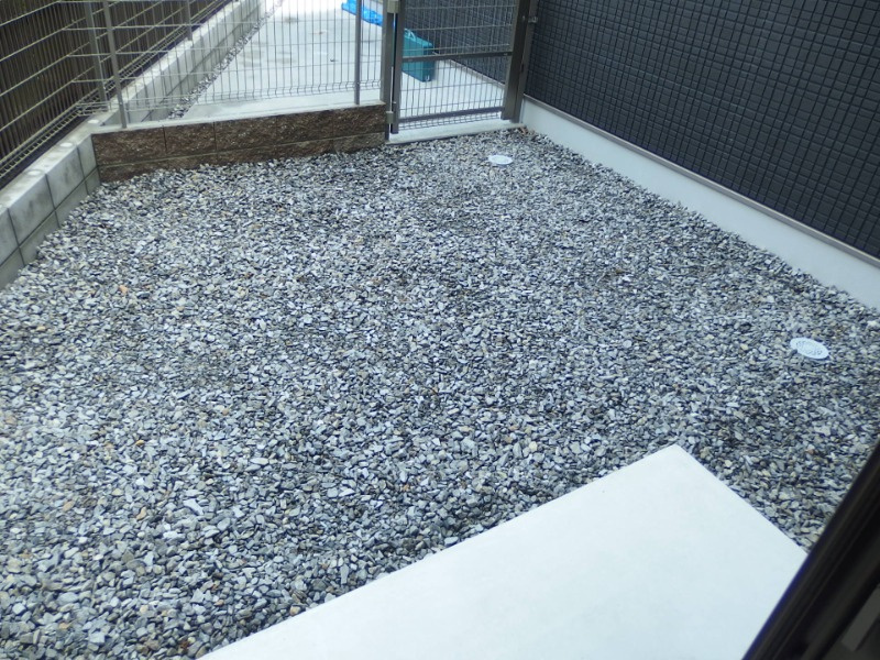 ピラストロ岡崎の庭