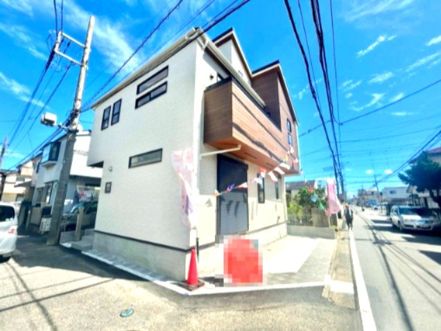 【仲介手数料無料】川越市岸町２丁目の前面道路含む現地写真|耐震等級３と制震ダンパーを備え、揺れに強い安心の住まい。地震時の負担を軽減し、繰り返しの揺れにも高い耐久性を発揮。家族を守る安全性の高い高性能住宅です。