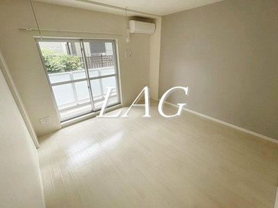 【居間・リビング】 | シャロン大宮 | 洋室のお部屋です。