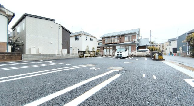 ヴィラ　アルブル　　　旧）東大泉６丁目マンション新築工事の駐車場