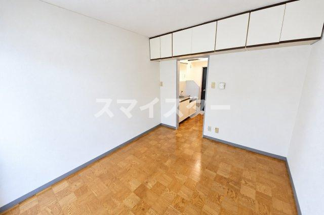 市川市相之川３丁目のアパートの居間・リビング
