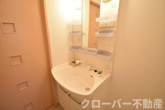メゾンシャルム木太 B棟の独立洗面台|洗髪洗面化粧台