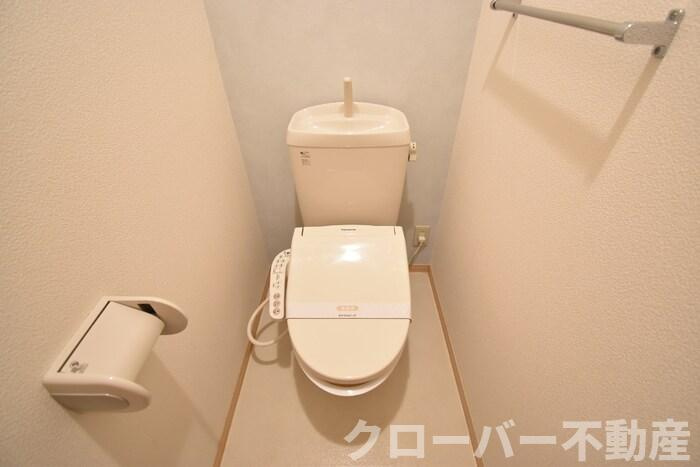メゾンシャルム木太 B棟のトイレ|温水洗浄暖房便座