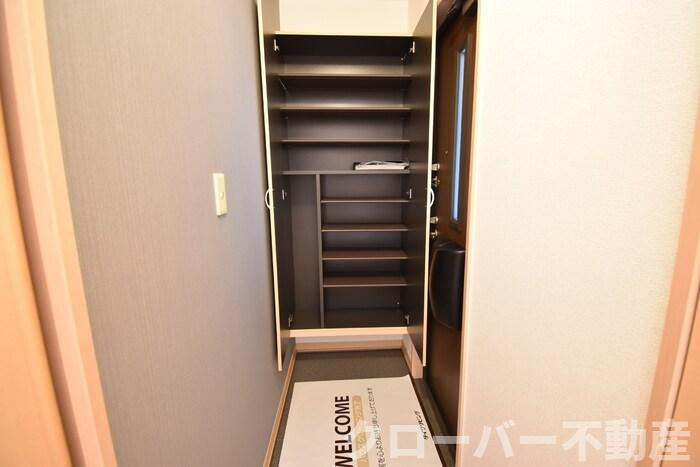 メゾンシャルム木太 B棟の玄関|シューズボックス（トールタイプ）