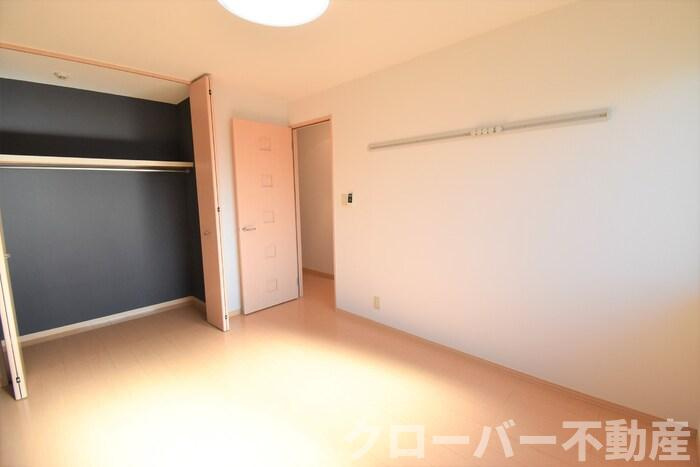 メゾンシャルム木太 B棟の洋室|北西洋室６帖