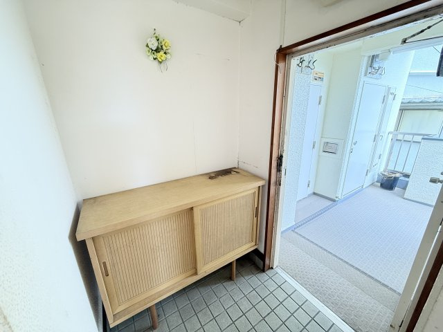 コーポ瑞ケ丘の玄関