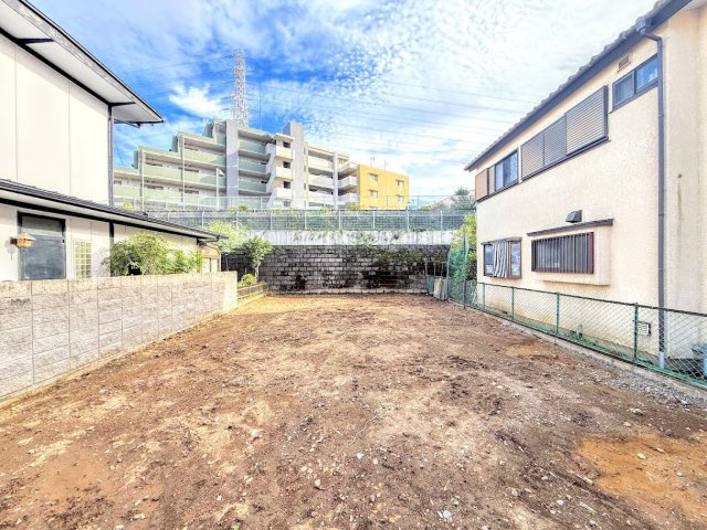 保土ヶ谷区権太坂１丁目　新築戸建ての外観|◆一戸建てを中心とした街並みが整然と続き、周辺は高い建物が建っていないので、緑の多い閑静な趣を感じる環境です。街並みや周辺環境も重要なポイントです！！