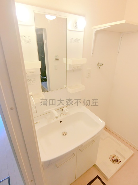 PINNER PARKの洗面所|独立洗面台　室内洗濯機置き場