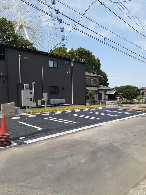 メゾンサンパティークⅢの駐車場
