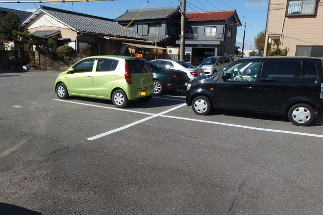 コーポ東荒子Ａの駐車場