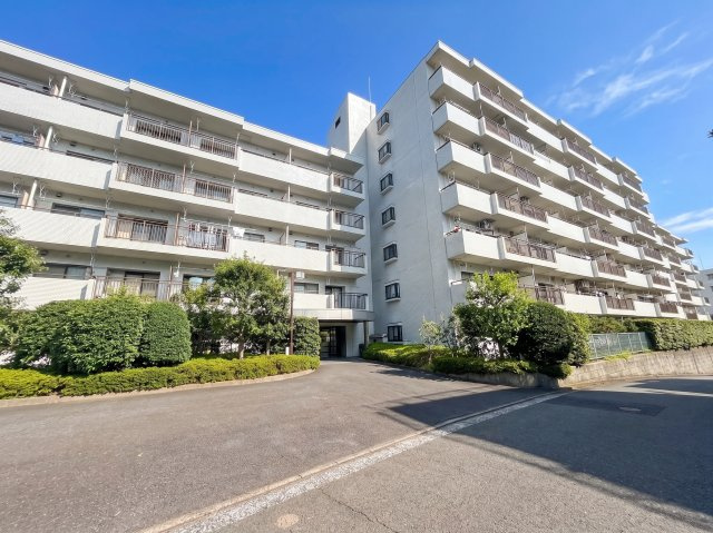 ヒルズ南戸塚プリメゾン一号棟の外観|◆管理体制良好なマンションです。清潔感のあるエントランスに開放感のある住環境。