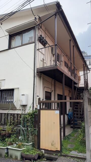 市川荘のエントランス