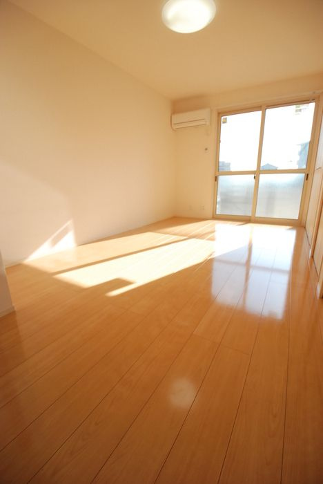 GARDEN HOUSE SHIMOAKAE　A棟の洋室