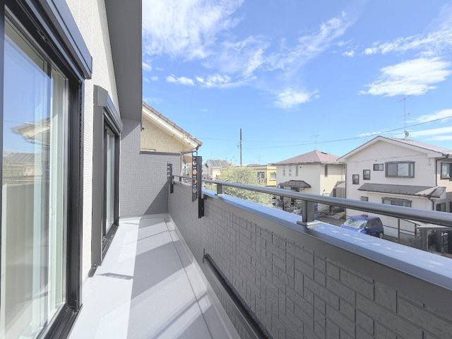 あきる野市原小宮の洋室|【7帖】ゆったりとした広さを確保した主寝室。ベッドを置いてもゆとりがあります。
