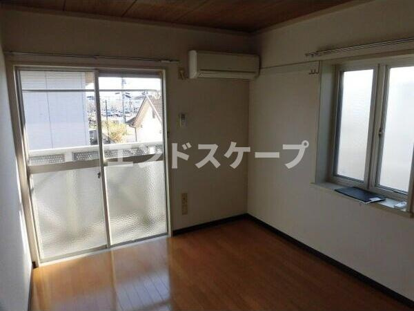 クレセント八幡Bの居間・リビング|高崎、前橋のお部屋探しはエンドスケープまで！お客様の理想お聞かせ下さい♪