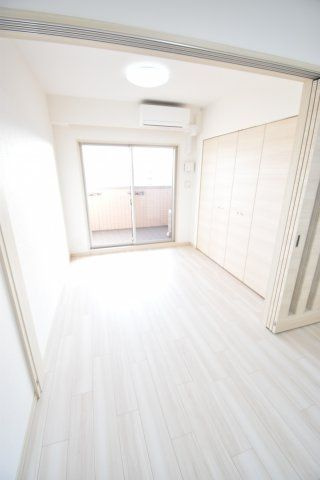グランカーサ難波元町の洋室