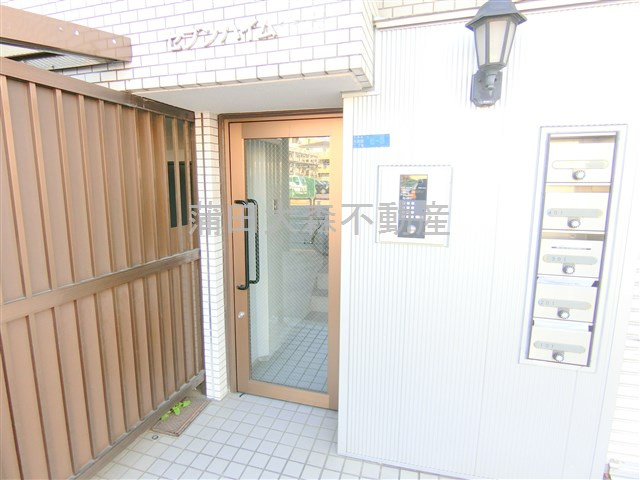 セブンハイム岩間のエントランス