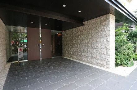 プラウド日暮里のエントランス
