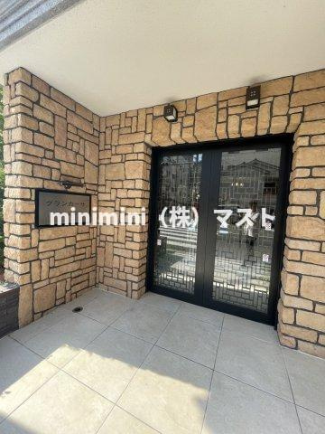 グランカーサ難波元町のエントランス